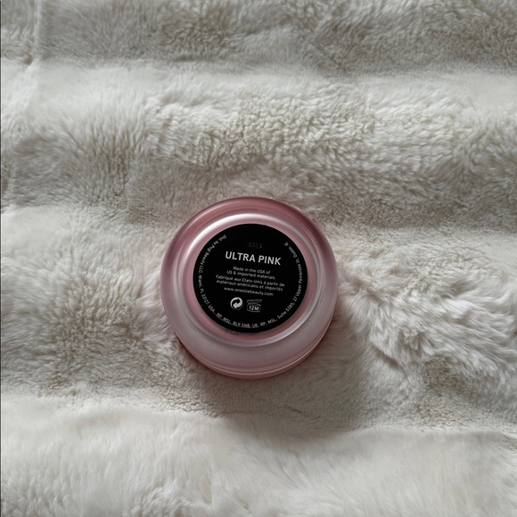 One/Size Ultimate Setting Powder in Ultra Pink - Picture 2 of 4